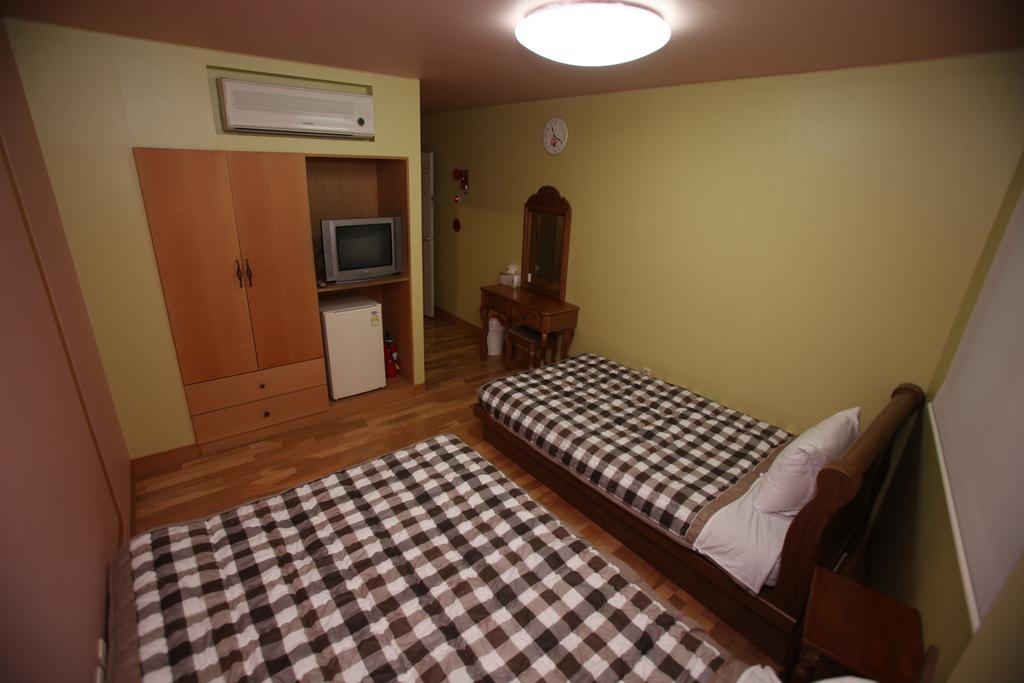 Hostel Lyndon Чечжу Номер фото