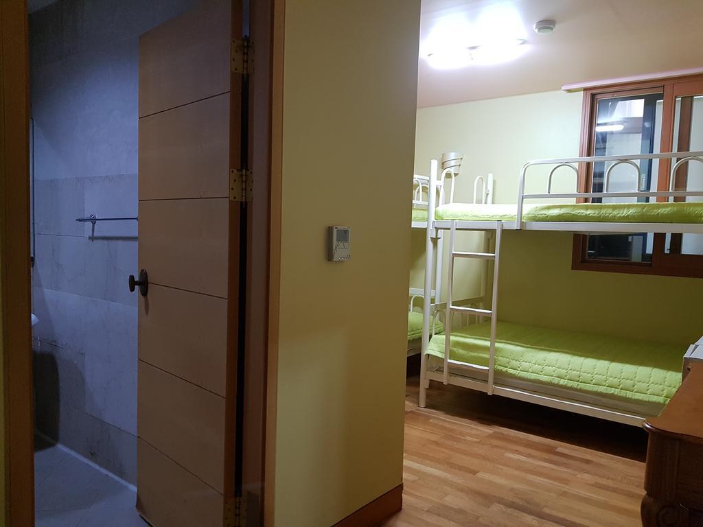 Hostel Lyndon Чечжу Екстер'єр фото