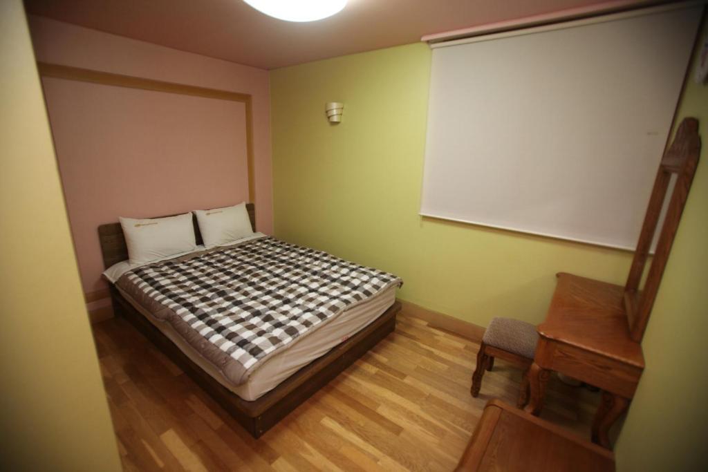 Hostel Lyndon Чечжу Екстер'єр фото