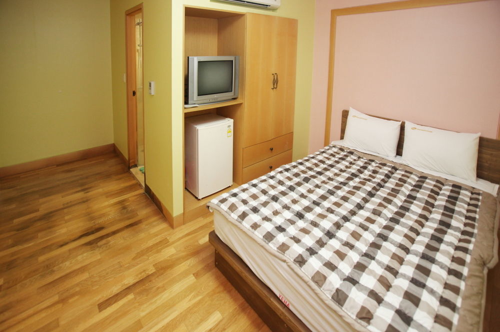 Hostel Lyndon Чечжу Екстер'єр фото