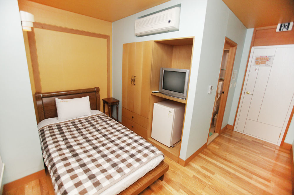 Hostel Lyndon Чечжу Екстер'єр фото